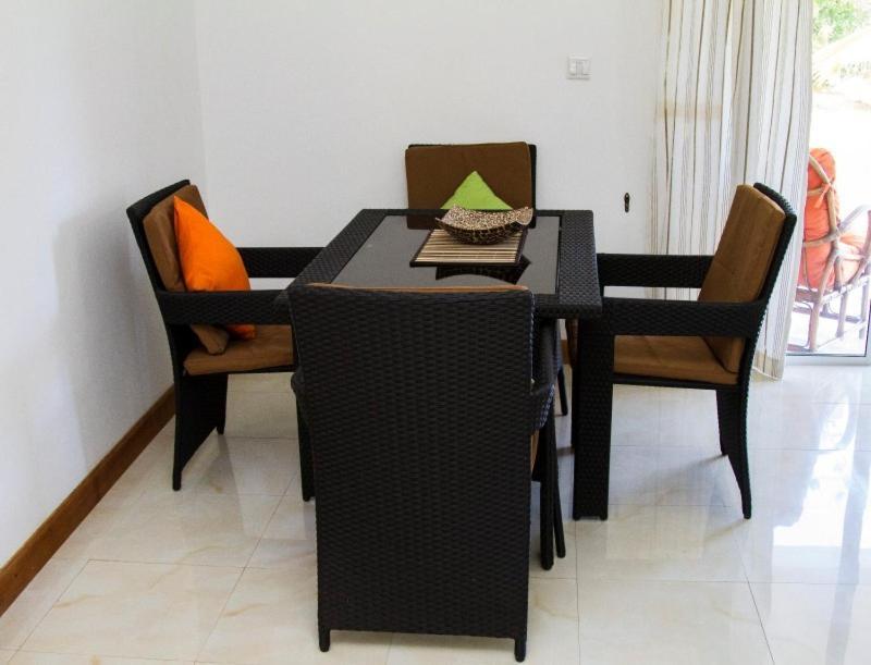 เช ออกัสติน เกสต์ เฮาส์ Apartment Baie Lazare  ภายนอก รูปภาพ