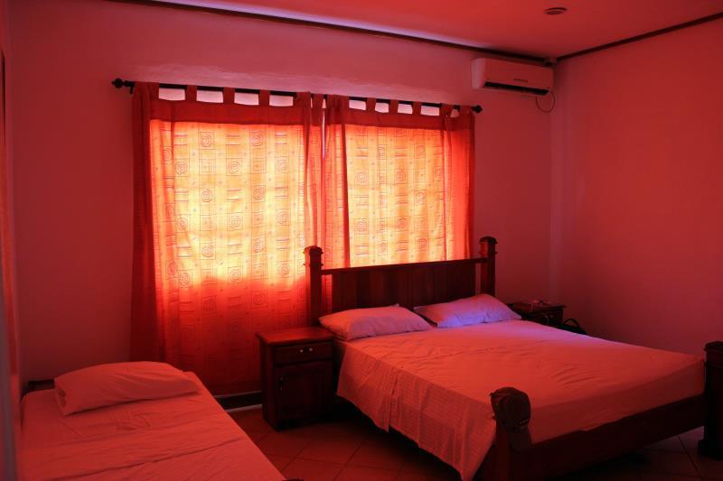 เช ออกัสติน เกสต์ เฮาส์ Apartment Baie Lazare  ภายนอก รูปภาพ